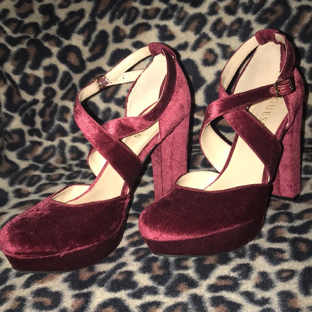 Guess Red Velvet pumps